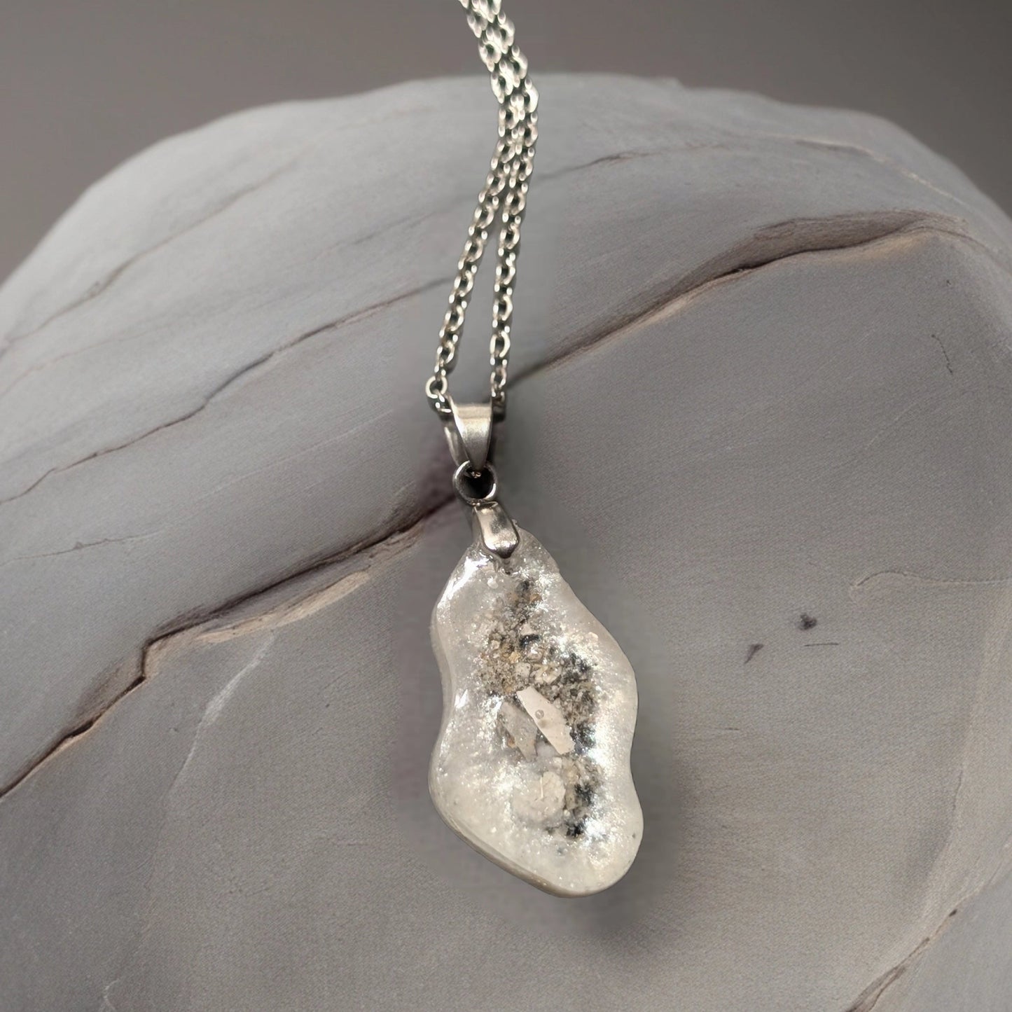 UV Harz Kettenanhänger mit Tierhaar, Asche, Zahn oder Blüten – Erinnerung