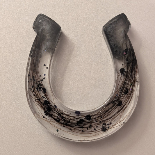 Hufeisen mit Schweifhaaren oder Asche