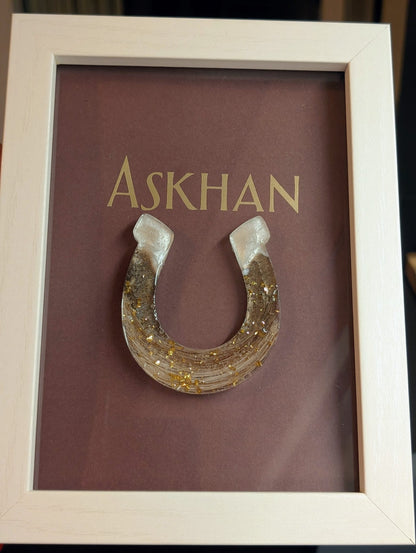 Hufeisen mit Schweifhaaren oder Asche